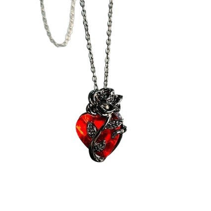 Wholesale Gothic Dark Love Heart Pendant Layered Necklace Fashion Accessory for Women