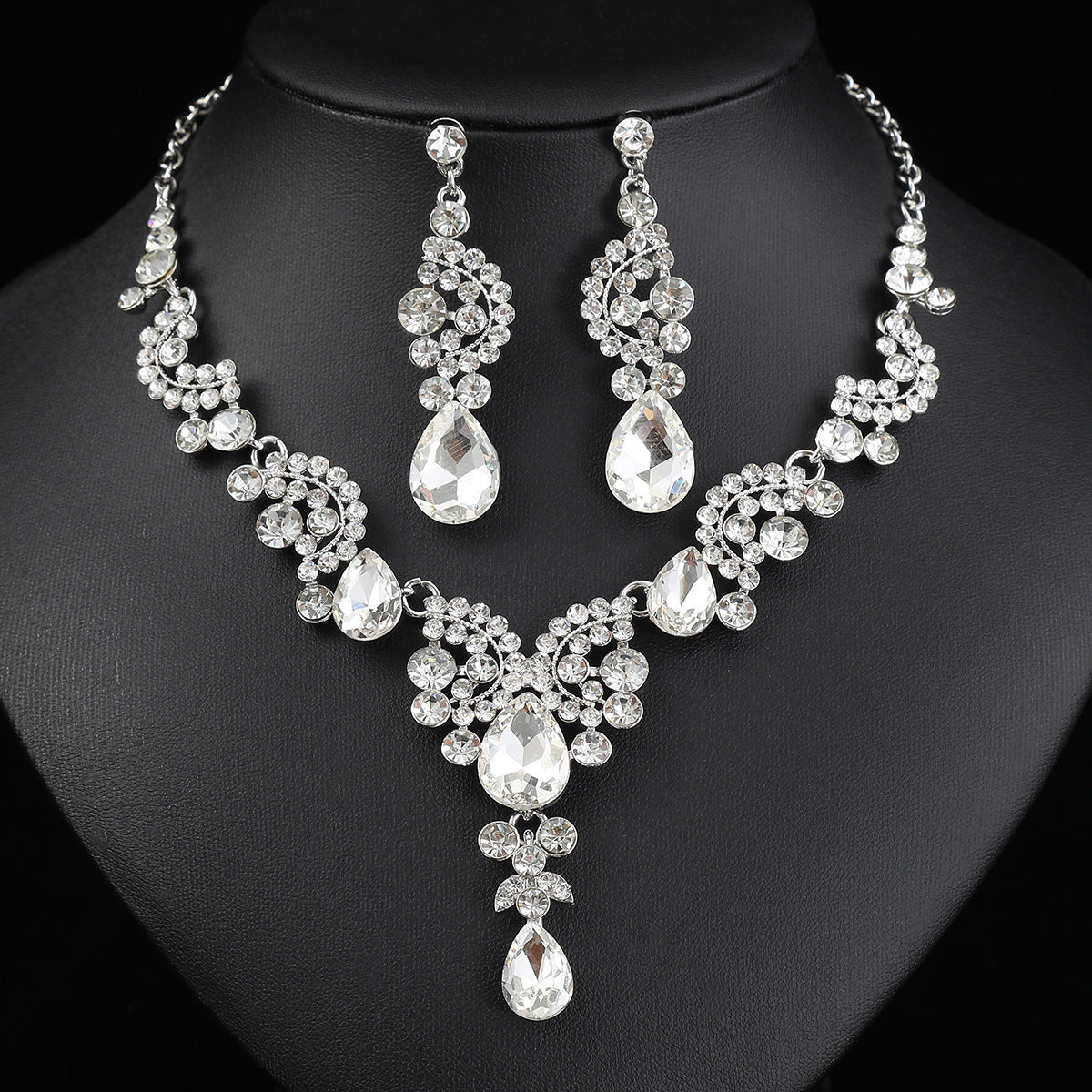 Wholesale Retro Rhinestone Bridal Necklace Set - Alloy Electroplated Jewelry Accessory