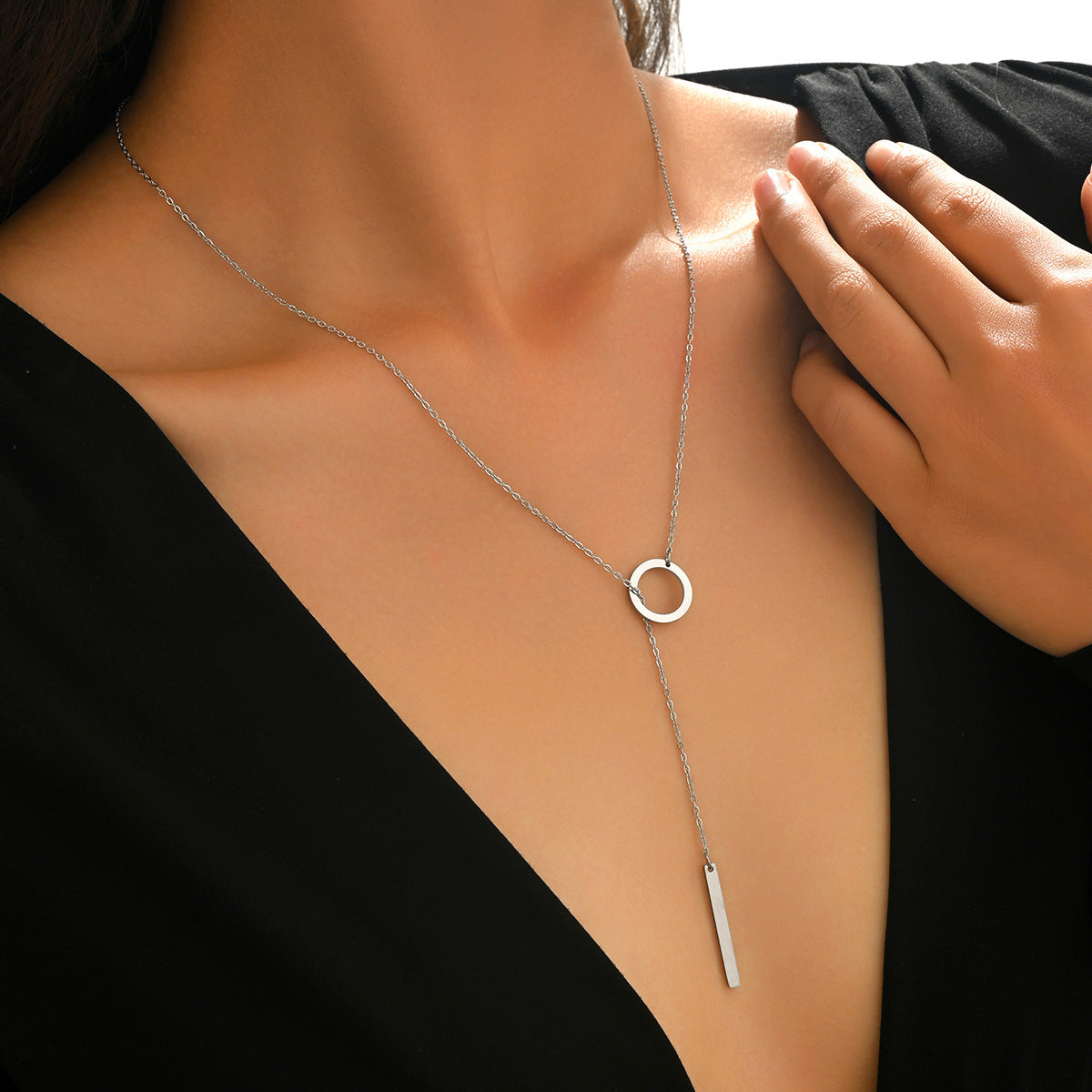 Wholesale Minimalist Geometric Circle and Bar Pendant Clavicle Necklace