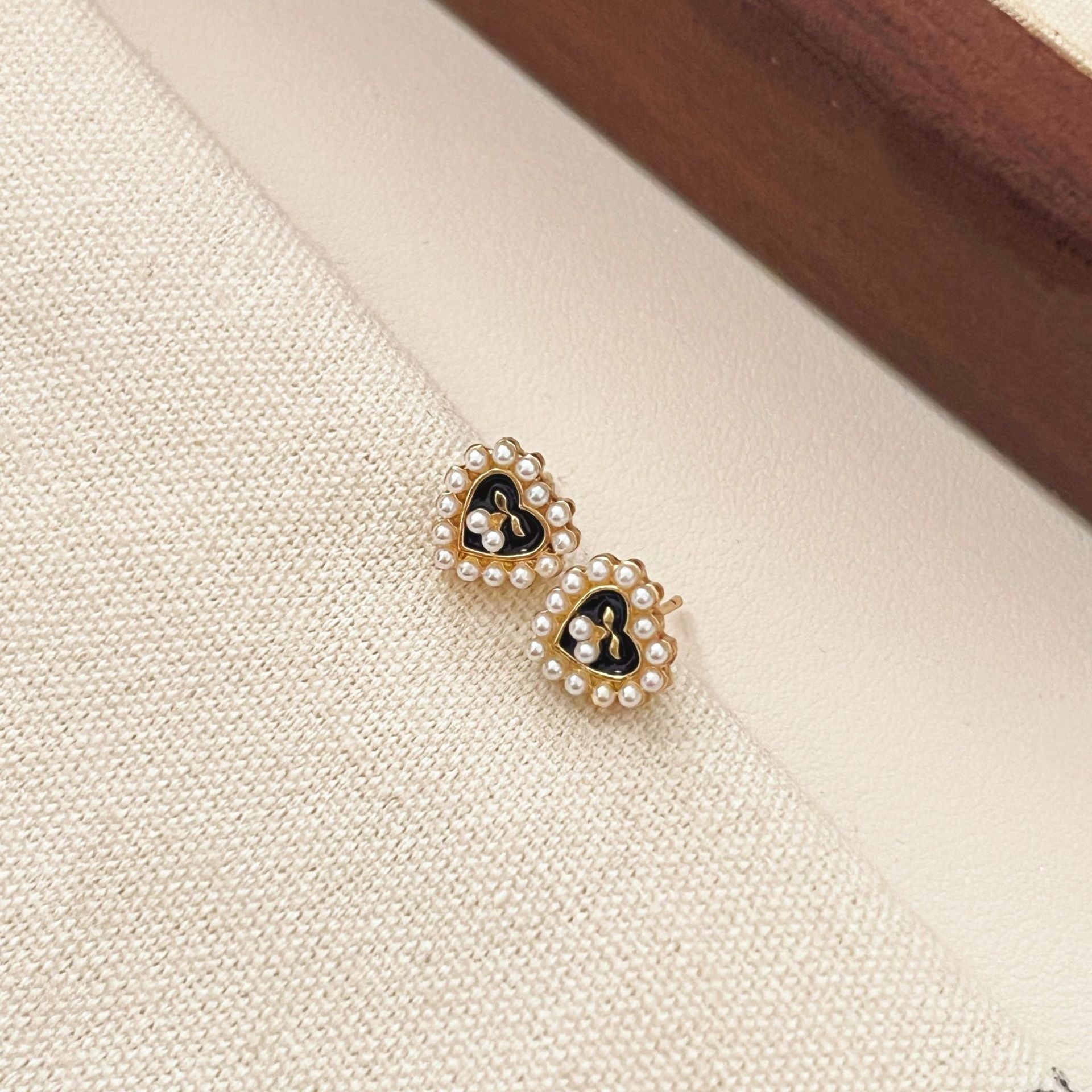 Wholesale Black Camellia Sterling Silver Light Luxury Earrings