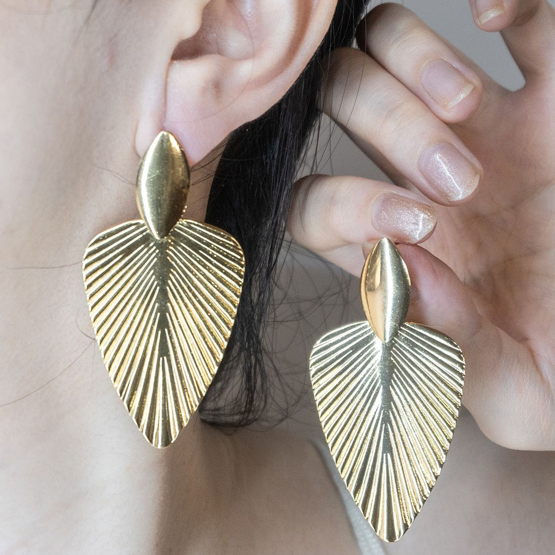 Wholesale Trendy Geometric Stainless Steel Women S Earrings Irregular Round Disc Ear Studs Everyday Jewelry Accessory
