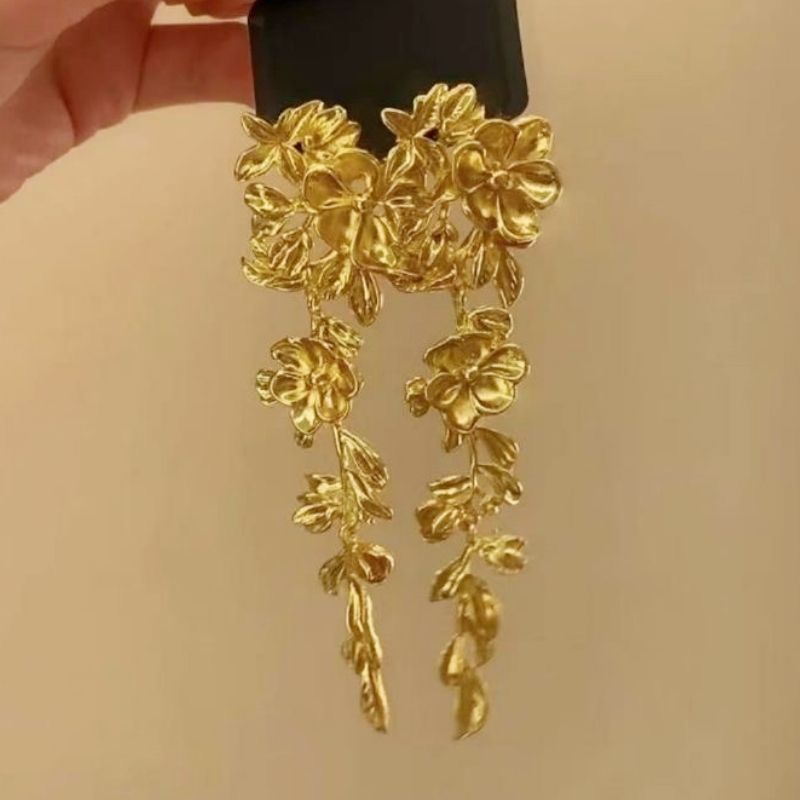 Wholesale Metal Petal Exaggerated Earrings Ear Clip