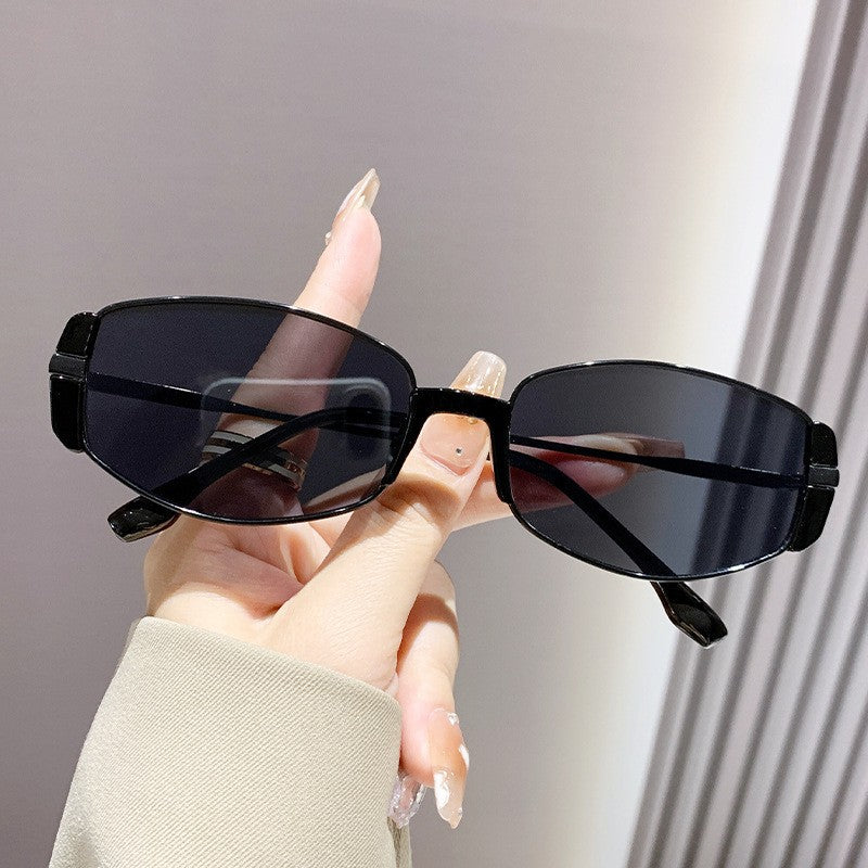 Wholesale Modern Retro Cat Eye Sunglasses for Women,  Tea Lens Black Frame,  UV400 Sun Glasses,  Slimming Flattering Shades