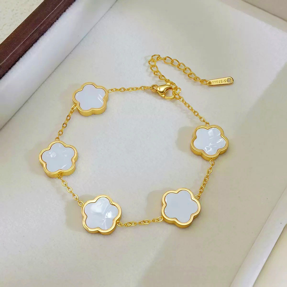 Wholesale Titanium Steel Light Luxury  Versatile Flower and Heart Bracelet