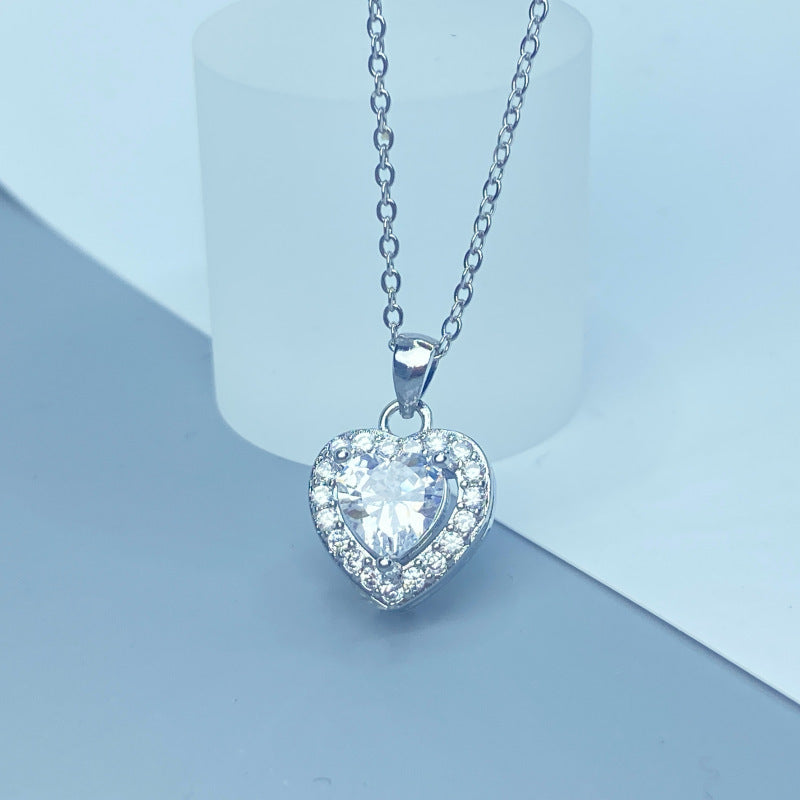 Wholesale Stylish Copper Heart Pendant Necklace For Women Trendy Beating Heart Design Jewelry Accessory