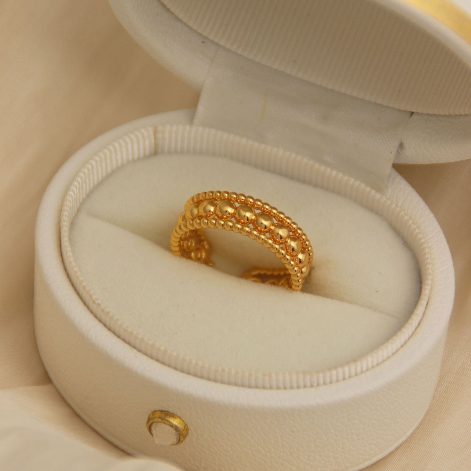 Großhandel ohne verblassende 18K -Titan -Stahlring