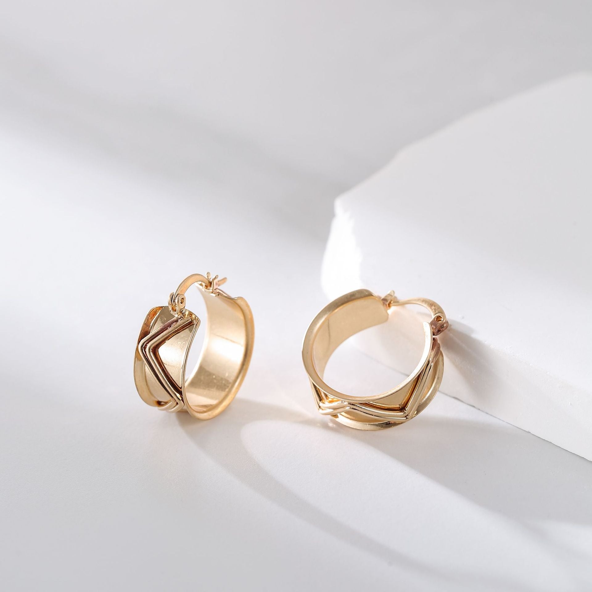 Wholesale Light Luxury Advanced Sense Metal Ear Ring Ear Buckle Earrings