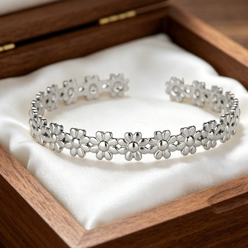 Wholesale Gold-Plated Copper Flower Bracelet &  Ring Set - Fashion Jewelry Accessory for Resale