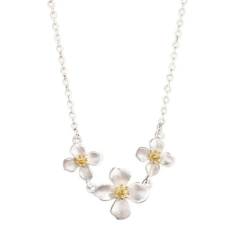 Wholesale Stylish Titanium Steel Floral Choker Necklace Silver Tone Flower Pendant Collarbone Chain For Women Trendy Jewelry Gift Boutique Resale