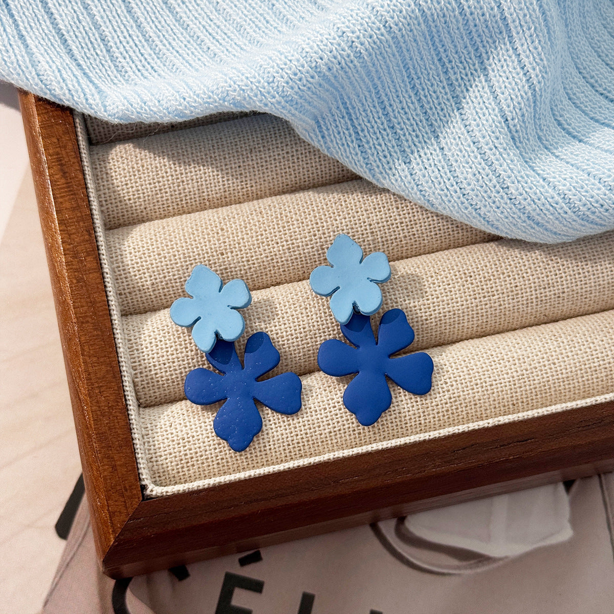 Wholesale Blue flower earrings light luxury earrings
