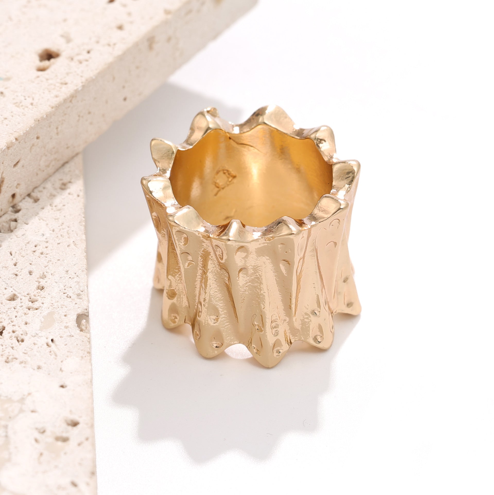 Wholesale Zinc Alloy Light luxury fashion ring