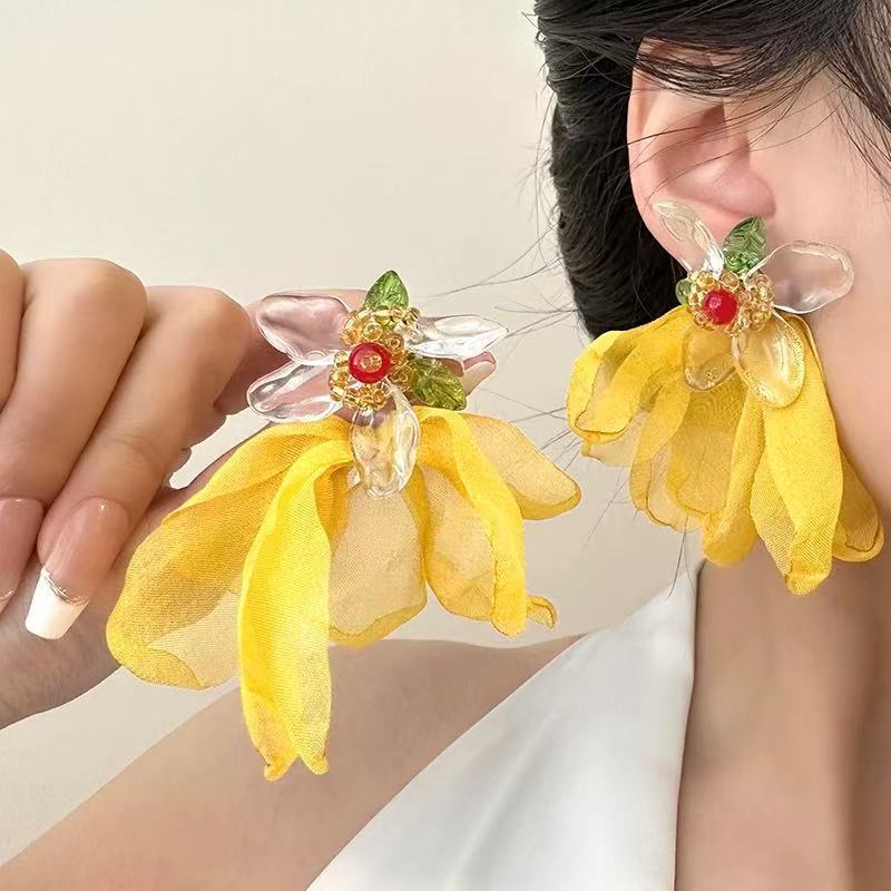 Wholesale Resin Flower Earrings Green Electroplated Seaside Style Fashion Accessory for Women