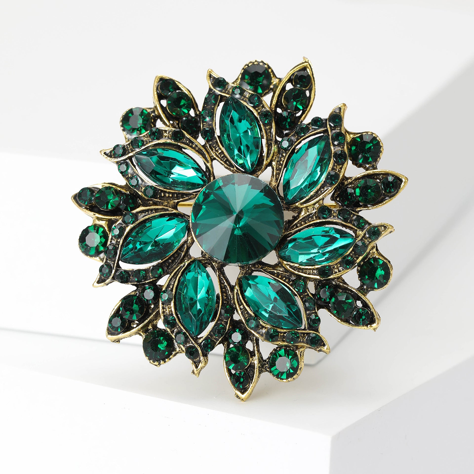 Wholesale Retro Flower Brooch Fashion Crystal Glass Women S Alloy Pin Casual Party Jewelry Accessory For Resale