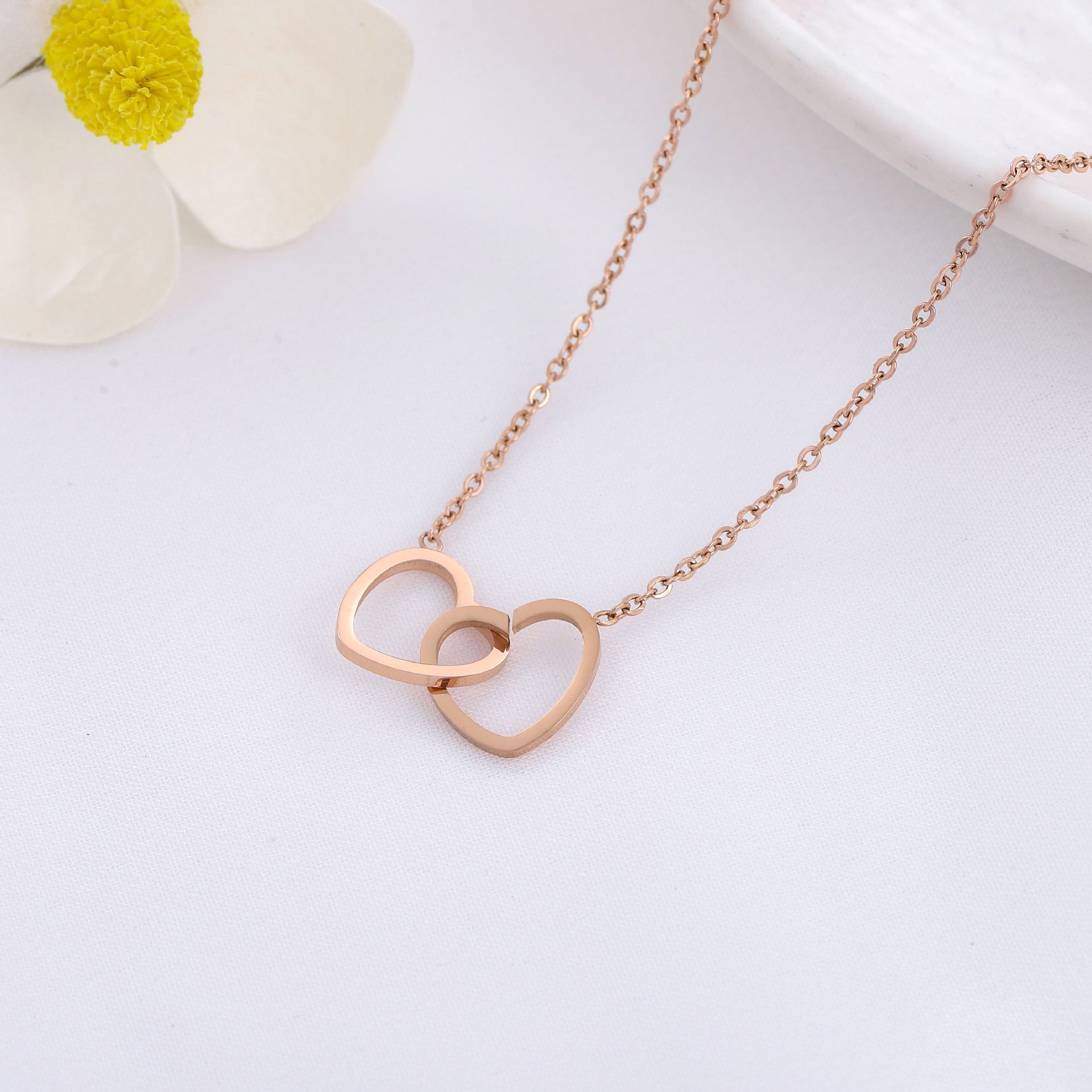 Wholesale Titanium Steel Non-Fading Love Interlocking Necklace