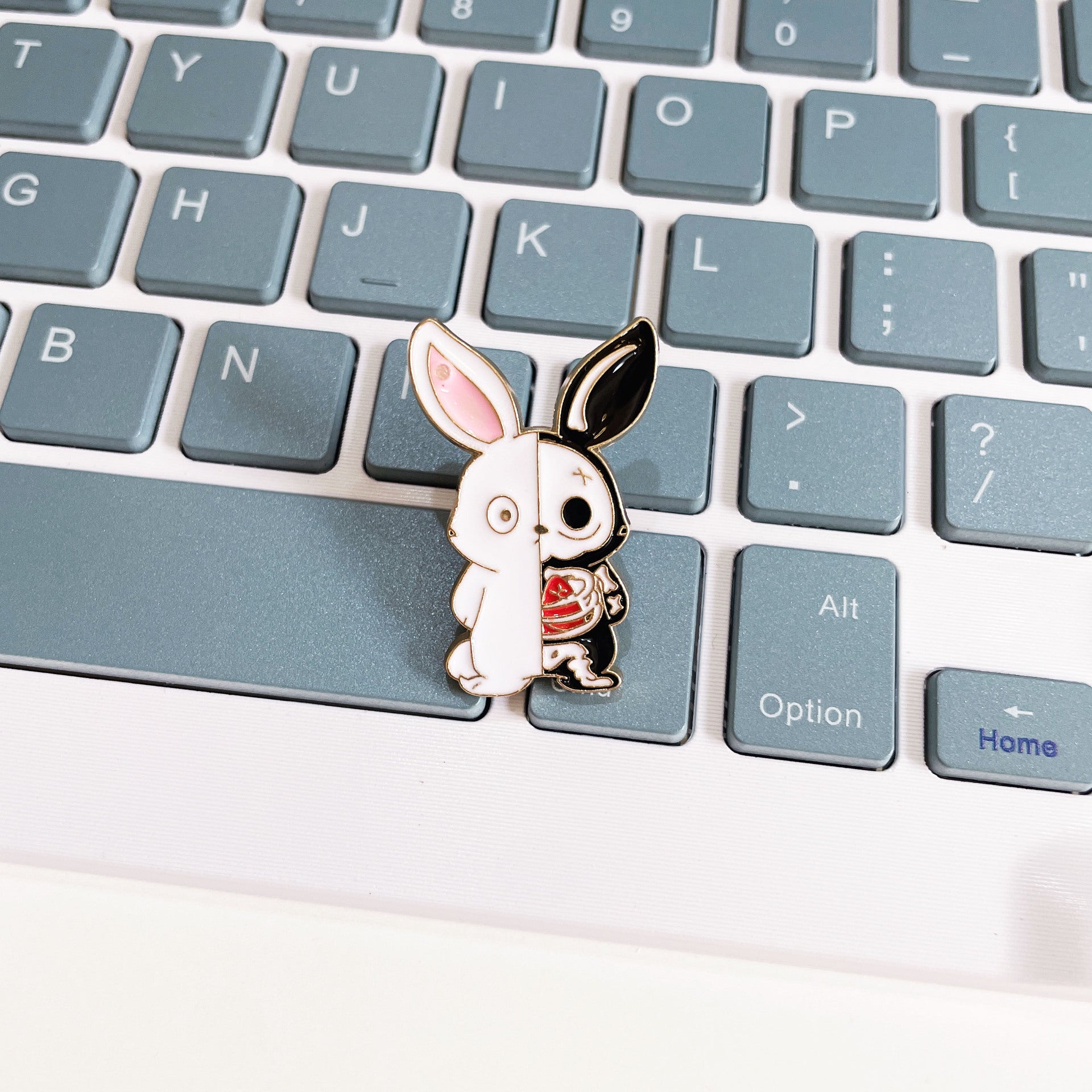 Wholesale  brooch cartoon   metal badge  pin