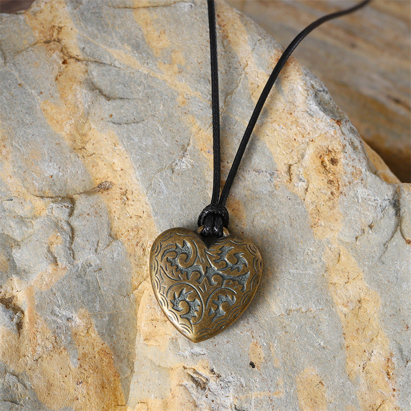 Wholesale Zinc Alloy Gold Heart Pendant Necklace Vintage Chinese Floral Design Chic Collarbone Chain Jewelry Accessory For Everyday Fashion