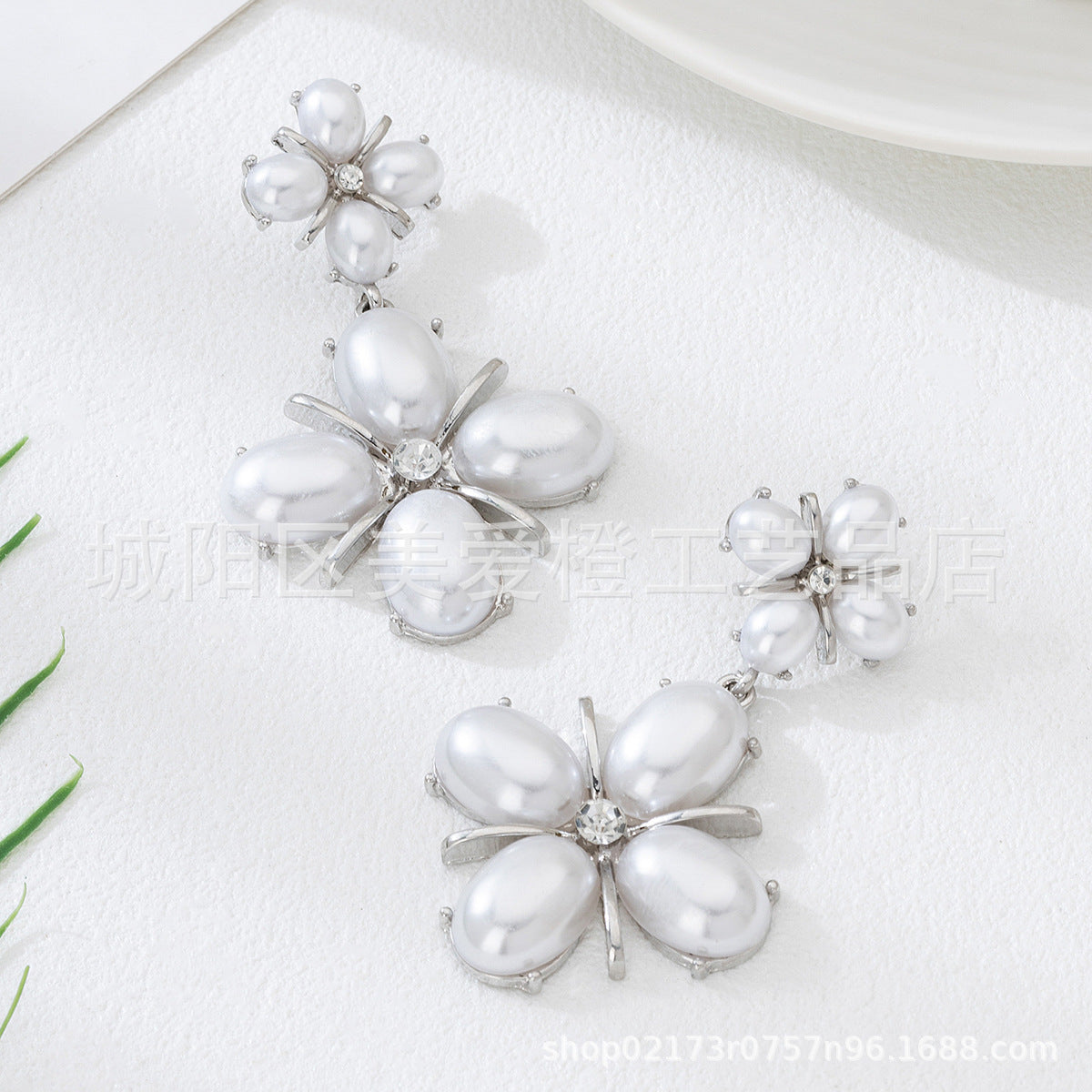 Wholesale Palace Style High-End Inlaid Imitation Pearl Flower Earrings