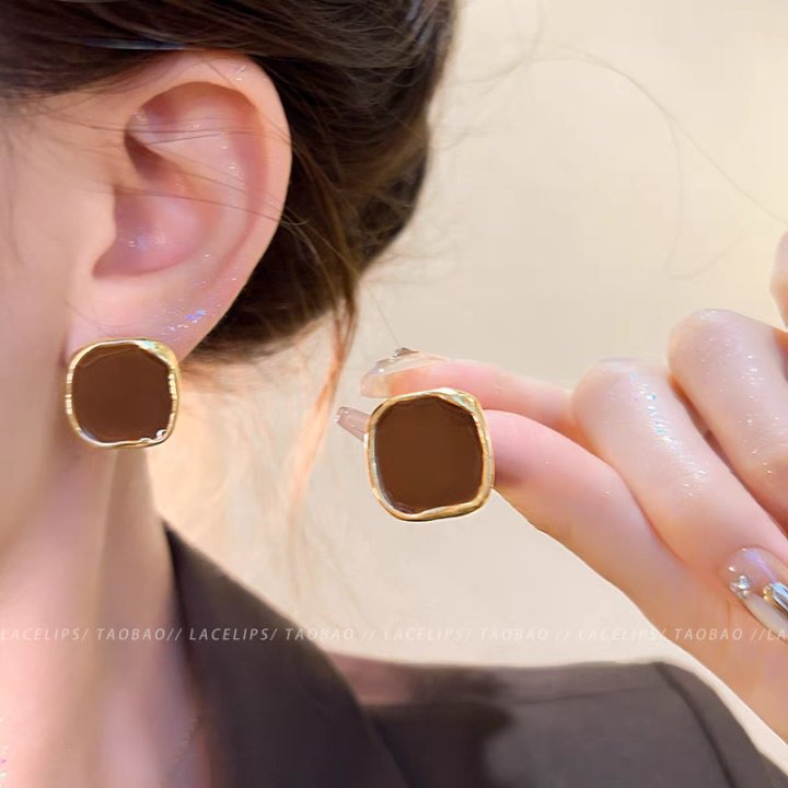 Wholesale European and American Light Luxury Shell Flower Earrings 925 Silver Needle High-grade Earrings Ins Niche Design Elegant Retro Earrings