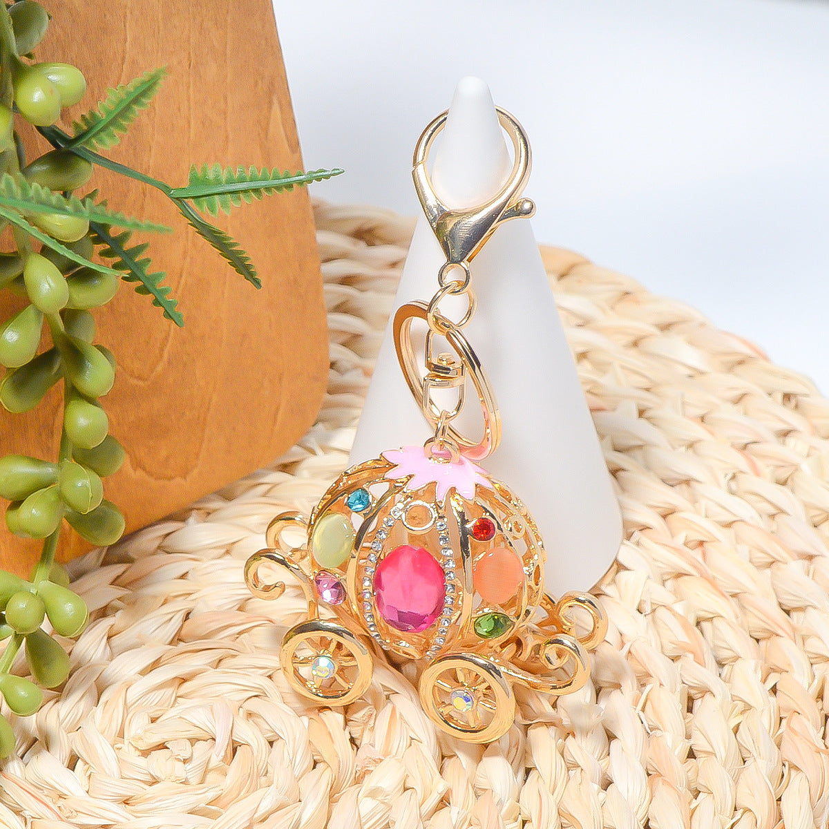 Wholesale Zinc Alloy Pumpkin Keychain with Rhinestone Cat Eye Design for Couples Gift