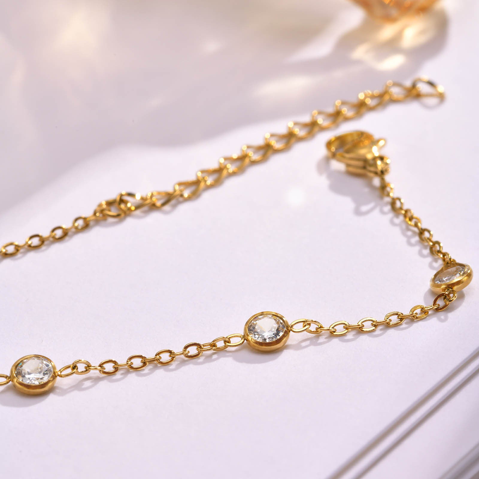 Wholesale Retro Gold Tone Stainless Steel 5 Stone White Zircon Bracelet Women S Chic Geometric Jewelry Accessory For Gift Or Boutique Resale
