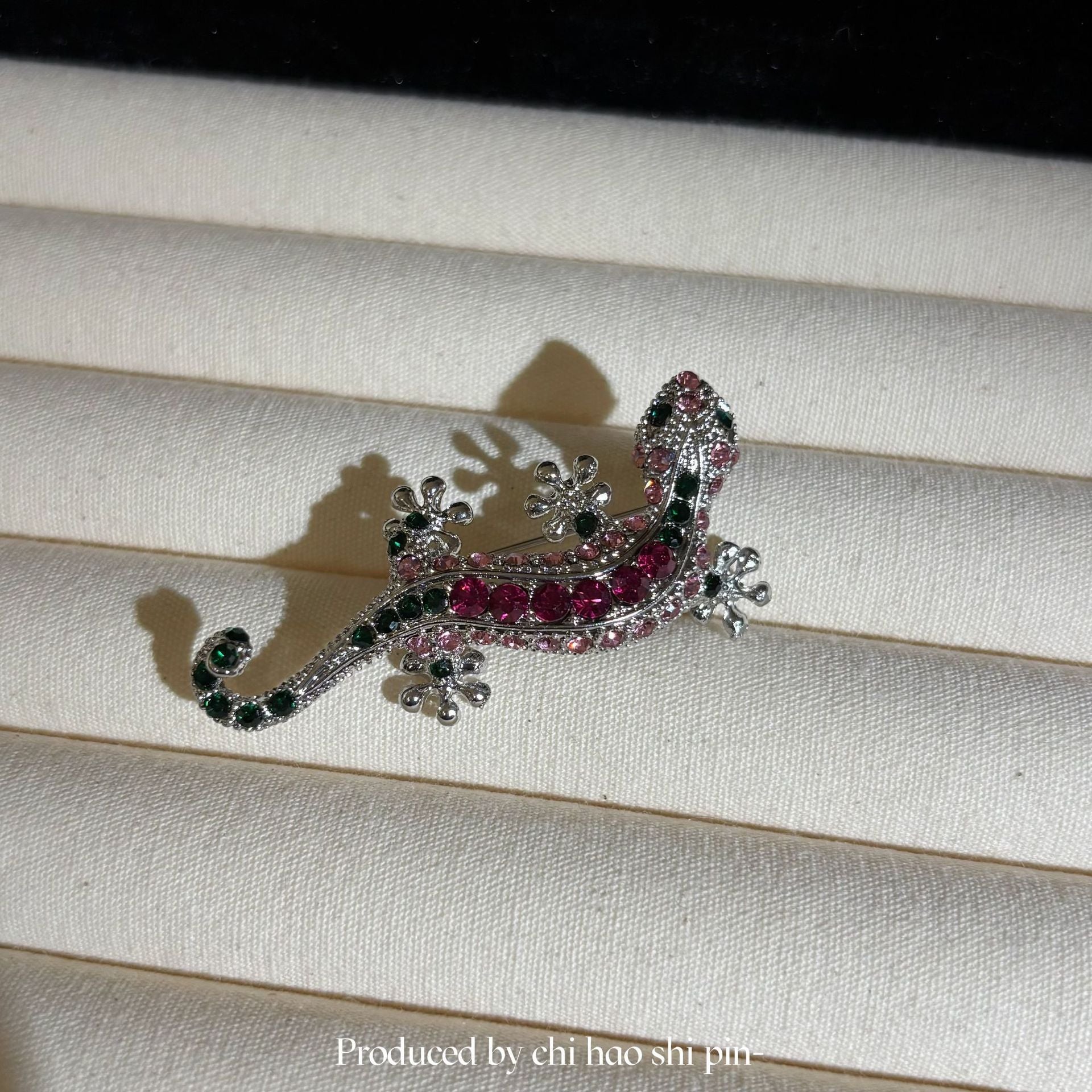 Wholesale  Fashion Diamond Lizard Brooch  Light Luxury Brooch