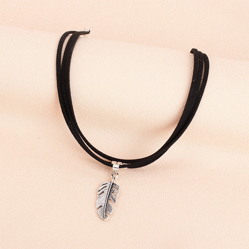 Wholesale Geometric Crescent Pendant Necklace Handmade Necklace ACC-NE-Yiran004