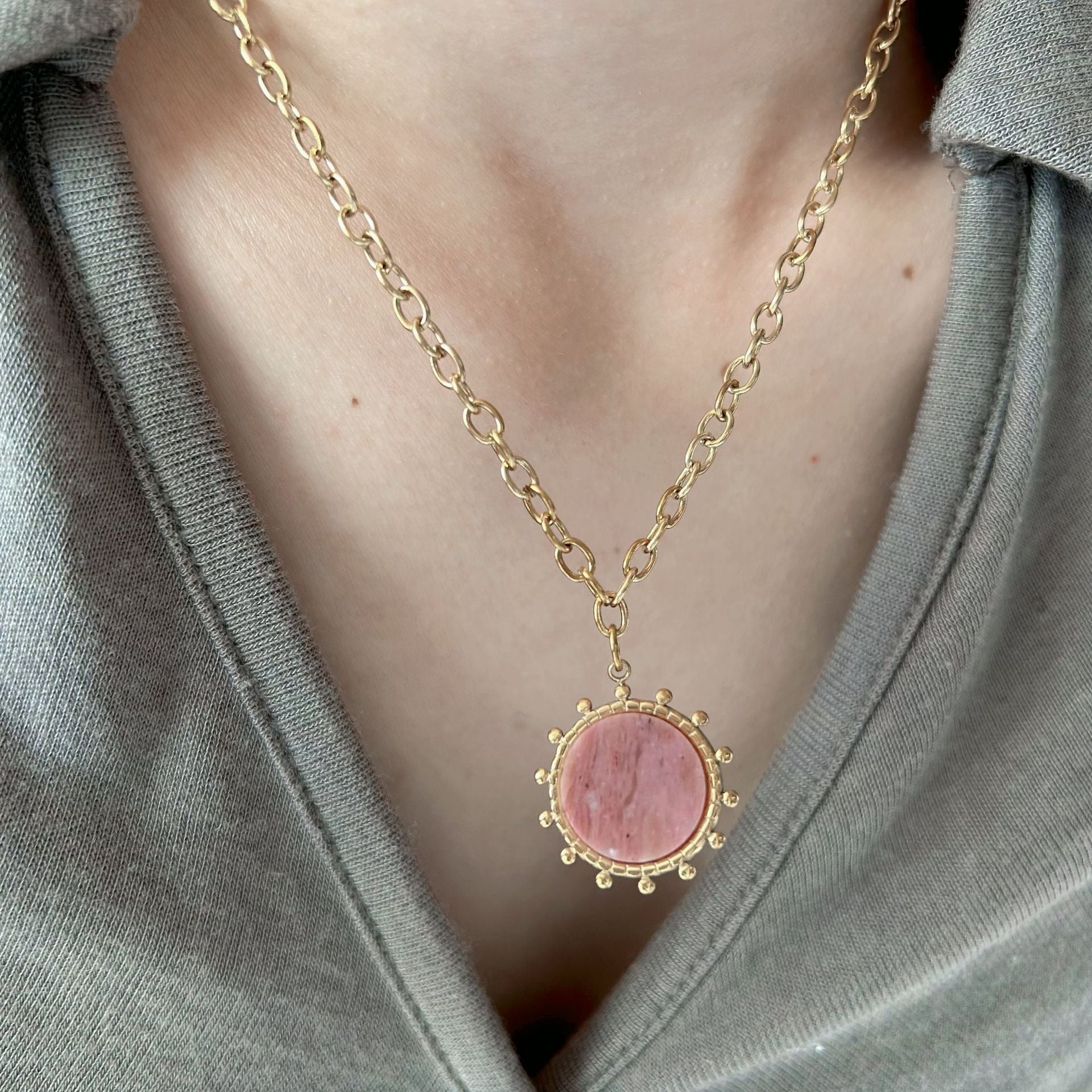 Wholesale stainless steel inlaid red shell pendant necklace colorful crystal zircon beaded  necklace