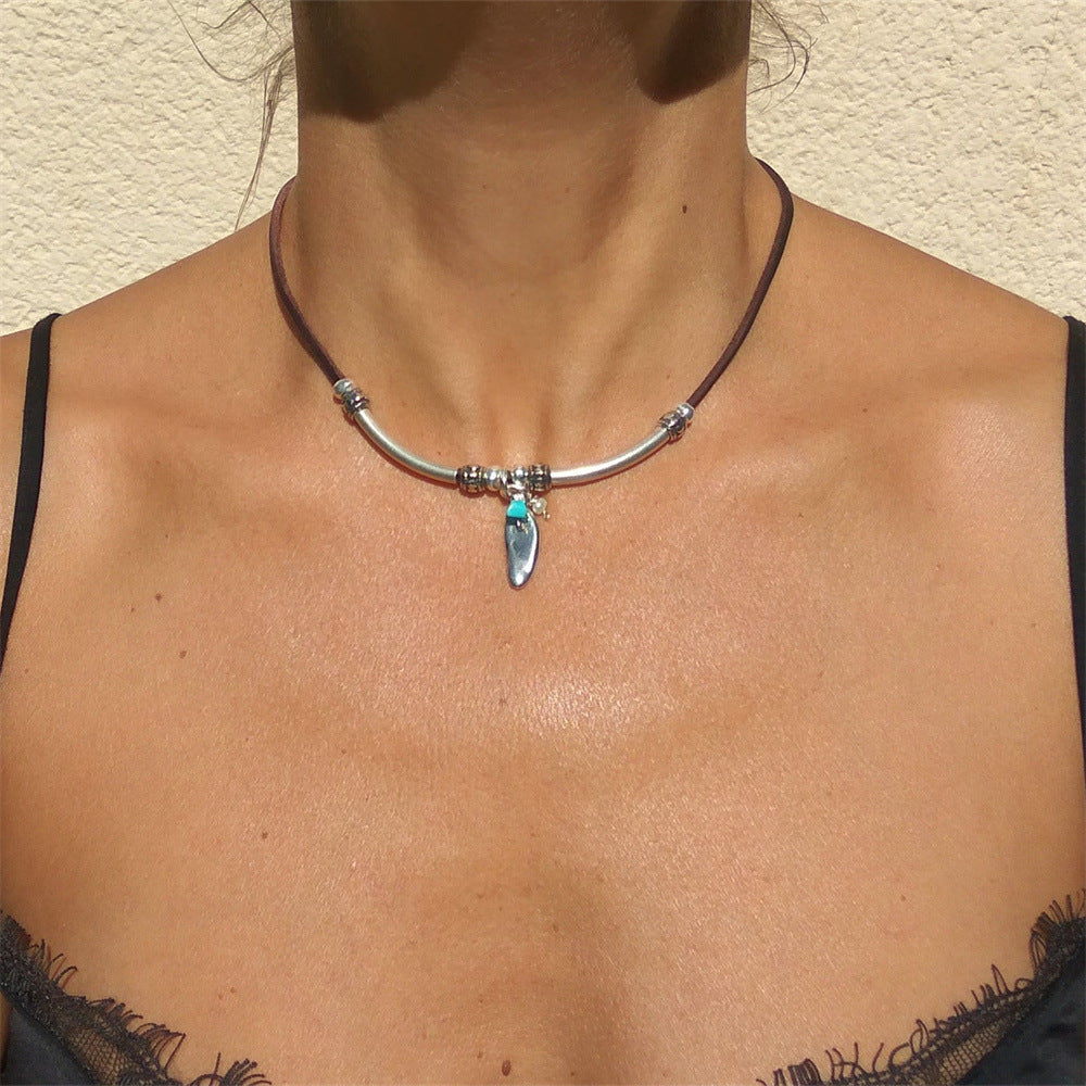 Wholesale Chic Geometric Pendant Necklace Minimalist Collarbone Chain Fashion Jewelry Accessory For Boutique Resale