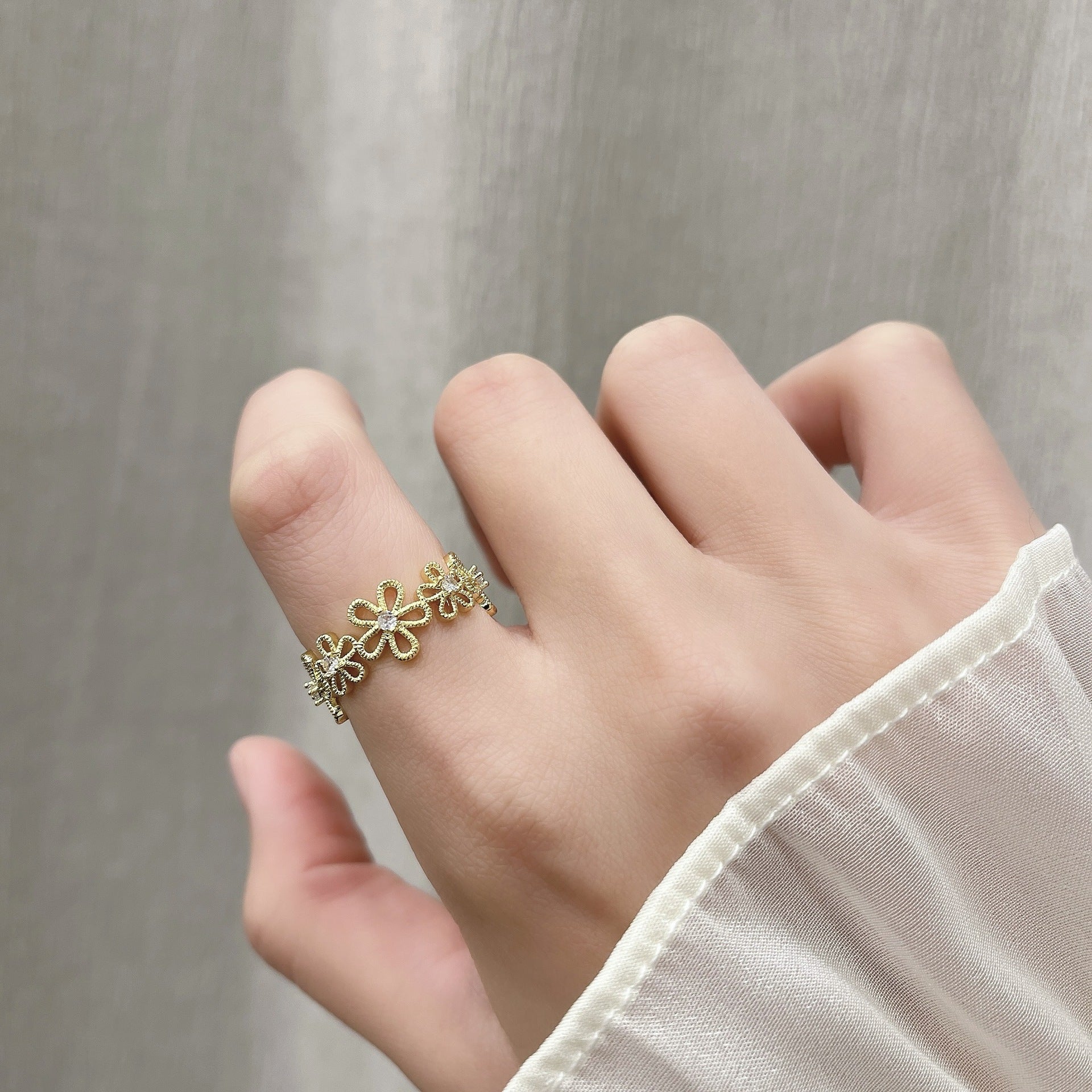 Wholesale Geometric brushed small flower  ring