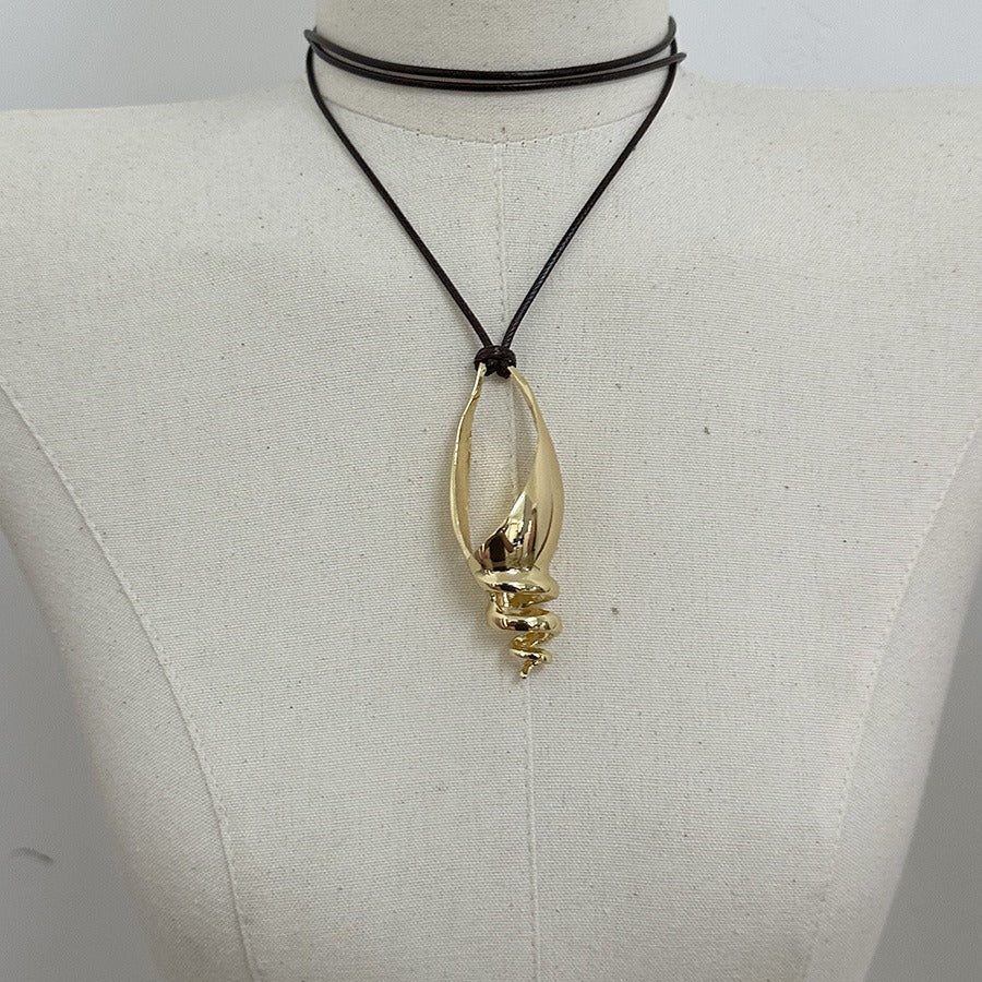 Wholesale  Light Luxury Metal Conch Pendant Leather Rope Lace Necklace
