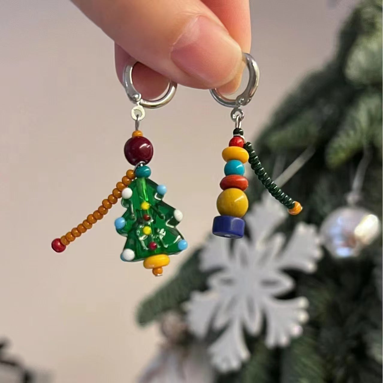 Wholesale  Asymmetric Beaded Christmas Tree Ear Buckle Earrings