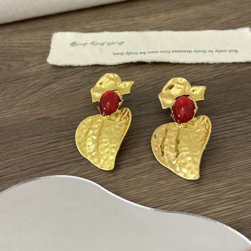 Wholesale Retro Bump Texture Peach Heart Leaf Gem Earrings
