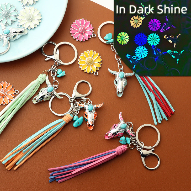 Wholesale retro Western style turquoise luminous cow head fluorescent metal keychain