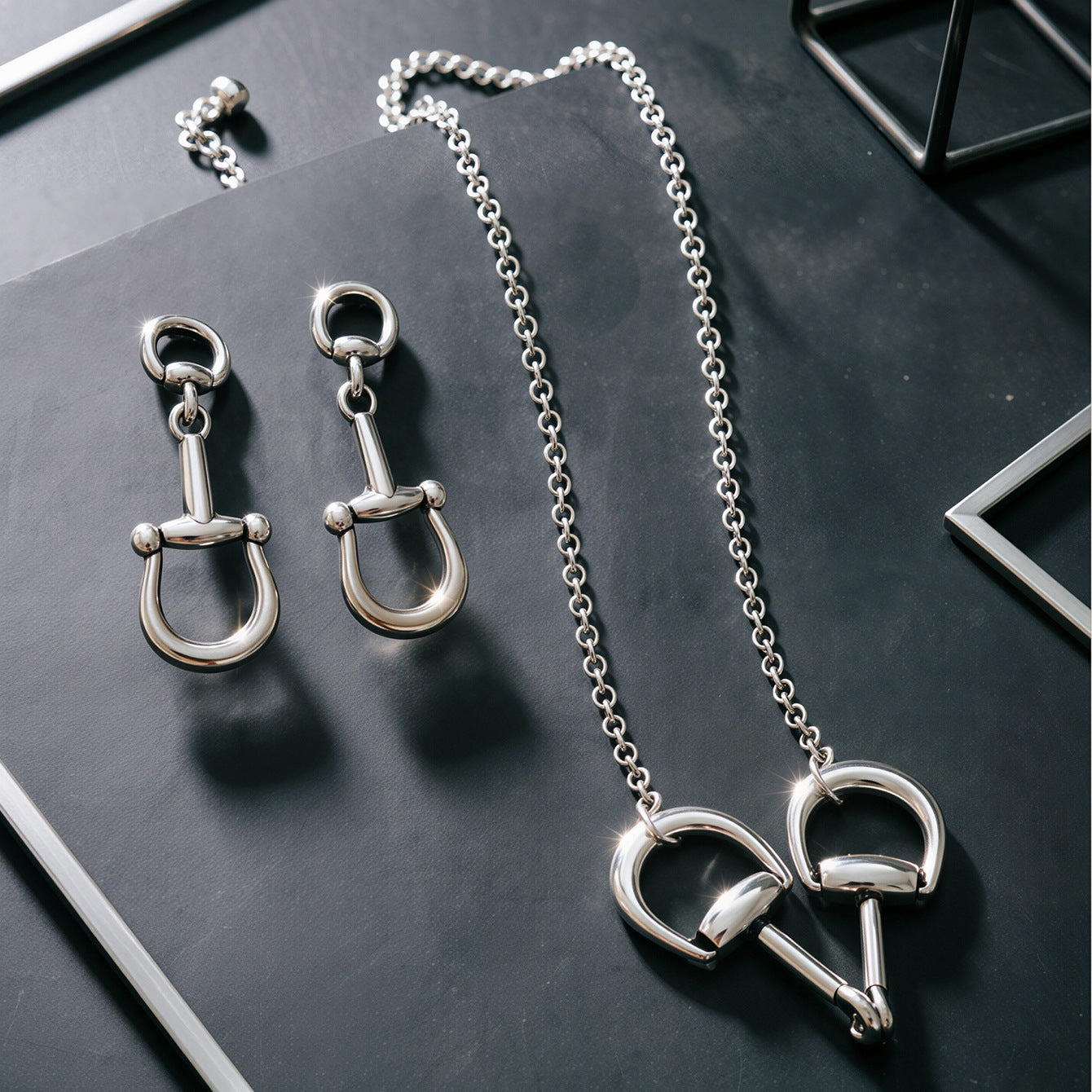 Wholesale Trendy Women S Zinc Alloy Necklace Earring Set Horseshoe Buckle Design Gold Blue Stone Snake Chain Jewelry Accessory