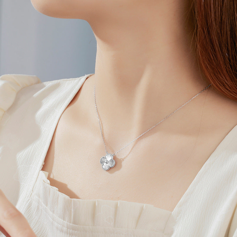 Wholesale Christmas gift laser lucky clover necklace