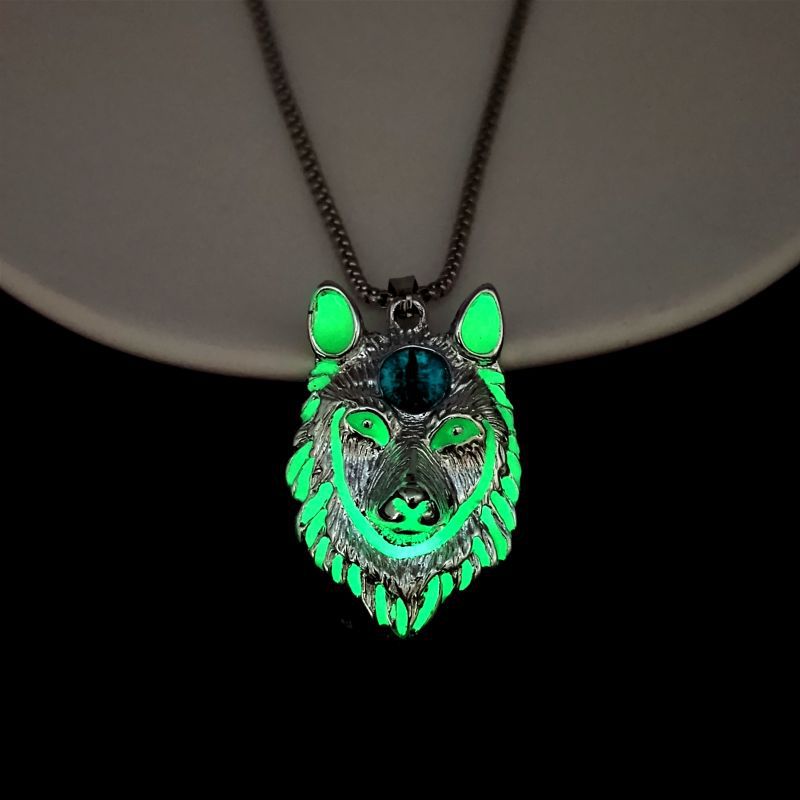 Wholesale Retro Punk Luminous Wolf Head Pendant Animal Men' s  Necklace