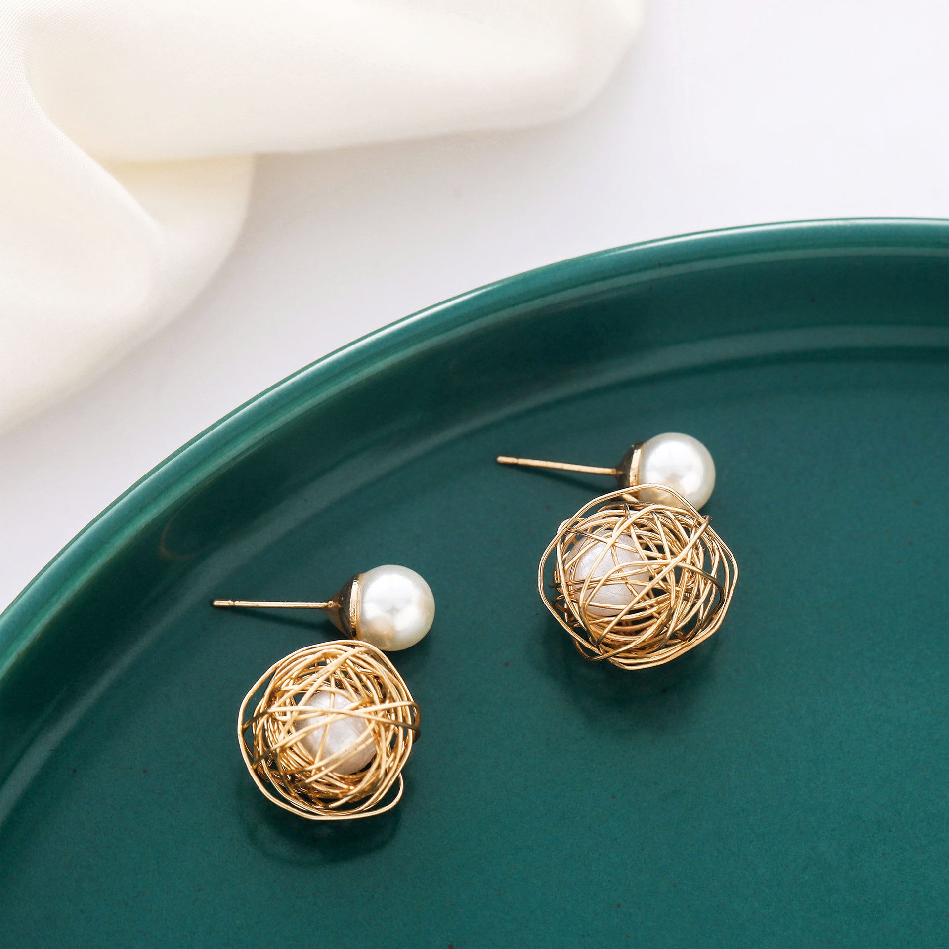 Wholesale personalized earrings  alloy winding pearl earrings