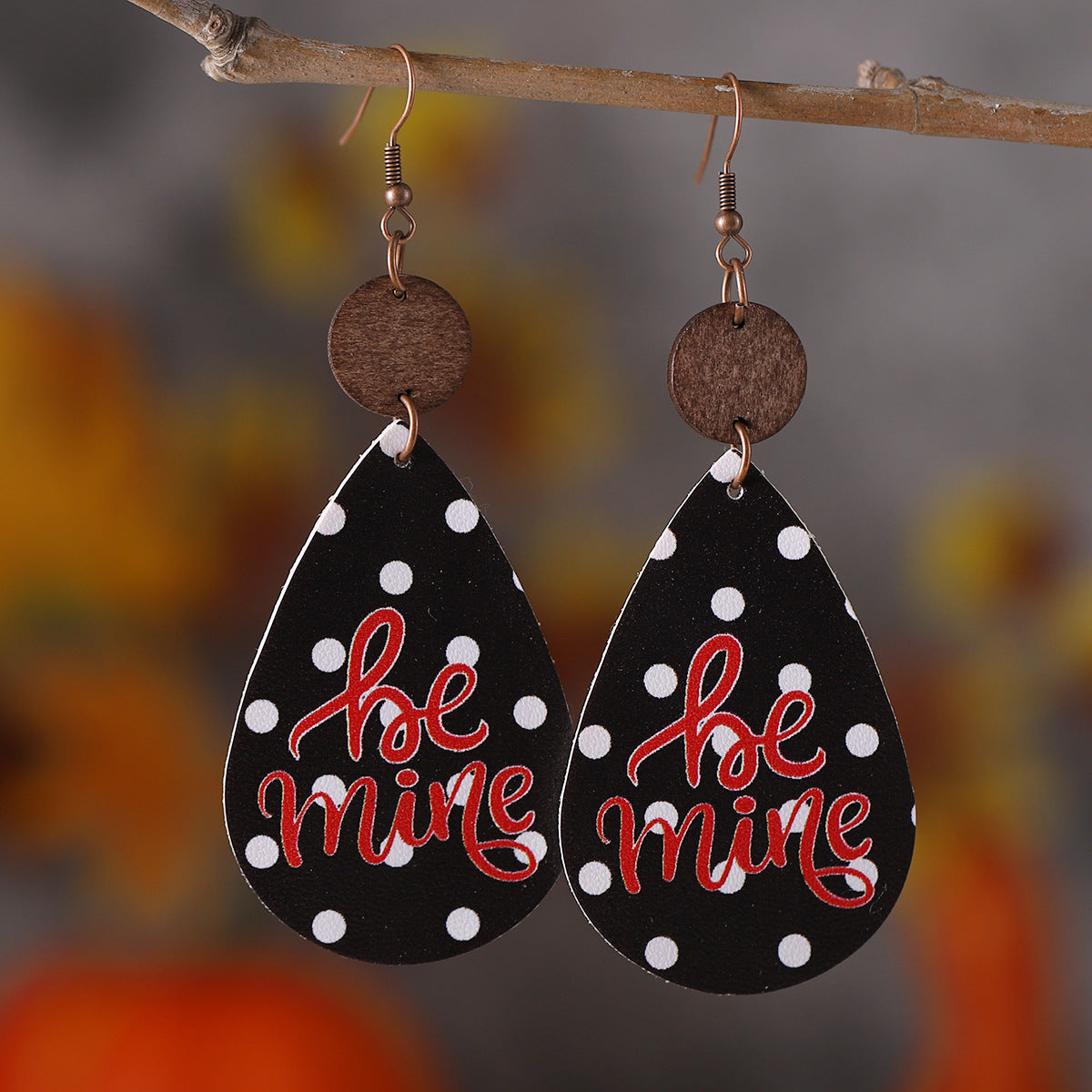 Wholesale Valentine' s Day Leather Heart Earrings