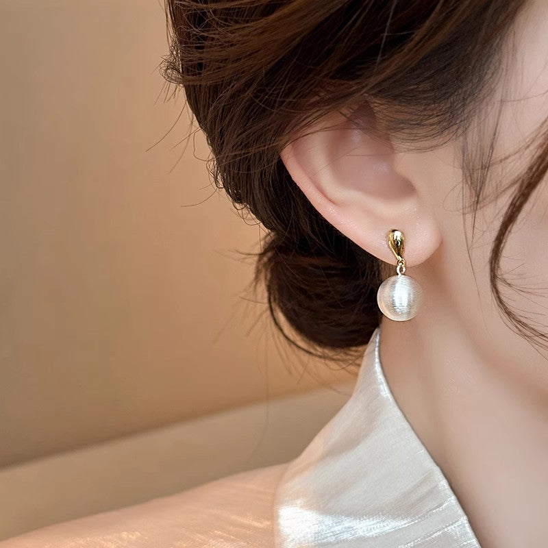 Wholesale metal ball  light luxury earrings