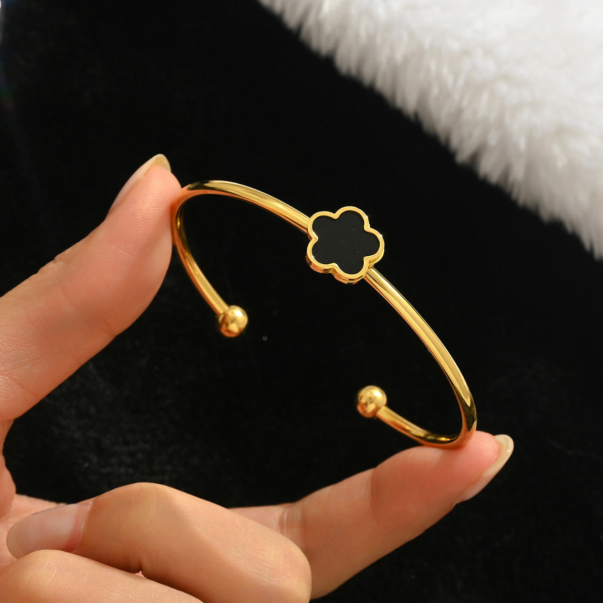Wholesale Titanium Steel Gold Electroplated Studded Bracelet Set Fashion Jewelry Accessory