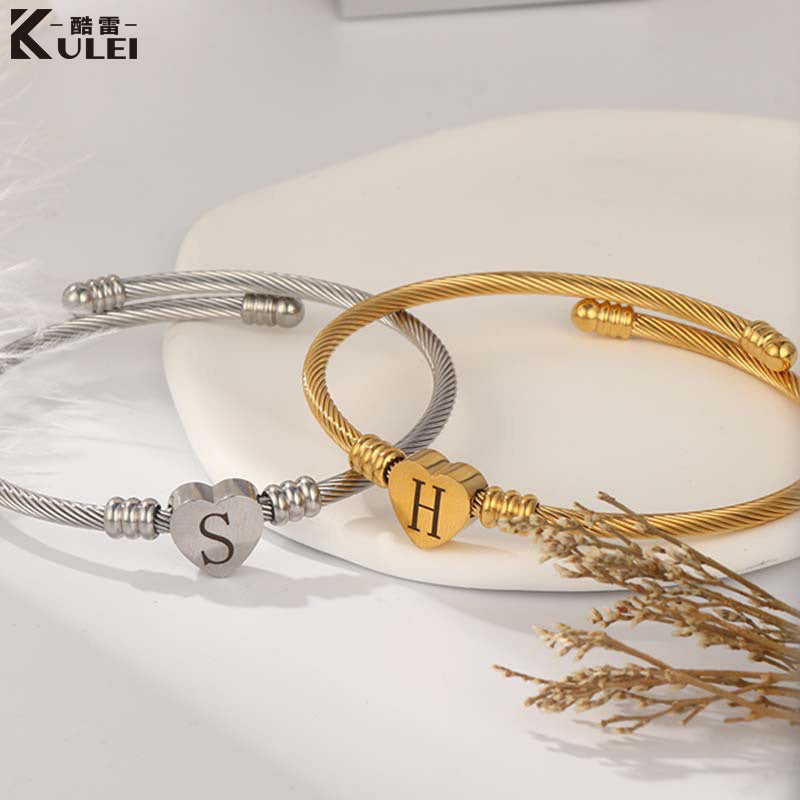 Wholesale Sweet Cool Wind Stainless Steel Electroplated Heart-Shaped Bracelet,  Fashion Accessory for Everyday Wear