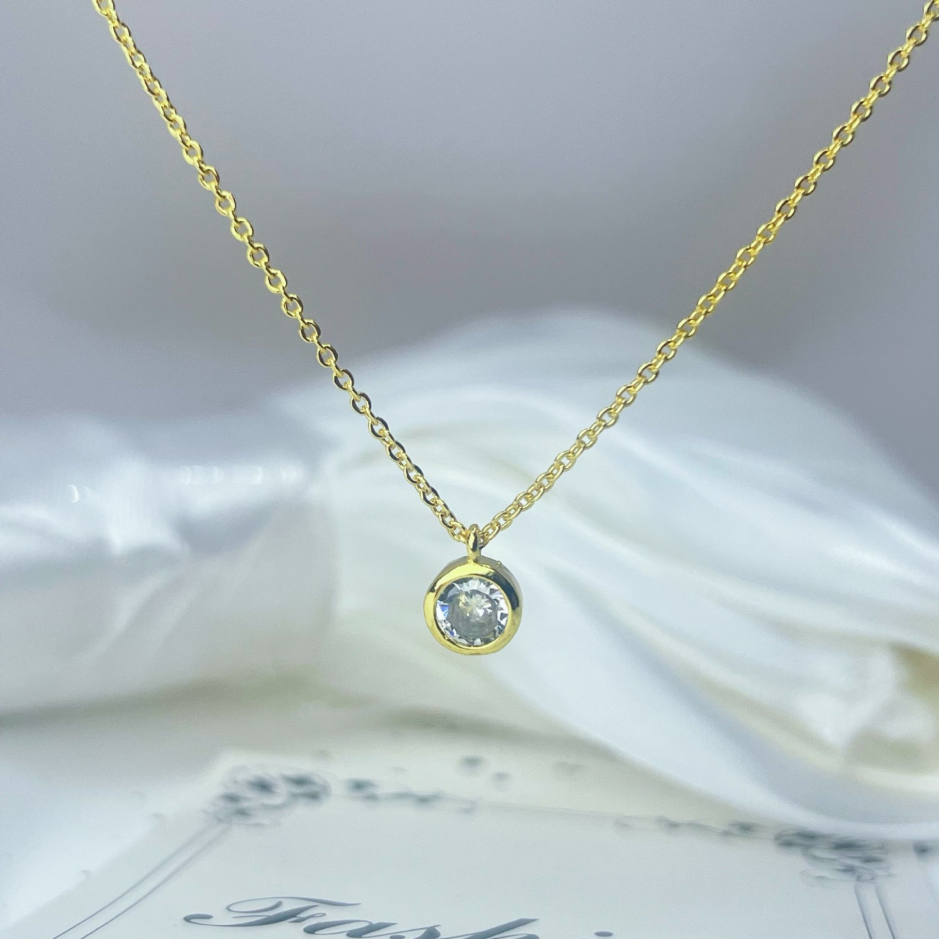 Wholesale Korean Style Minimalist Goldtone Single Stone Collarbone Necklace Fashion Layering Accessory For Women