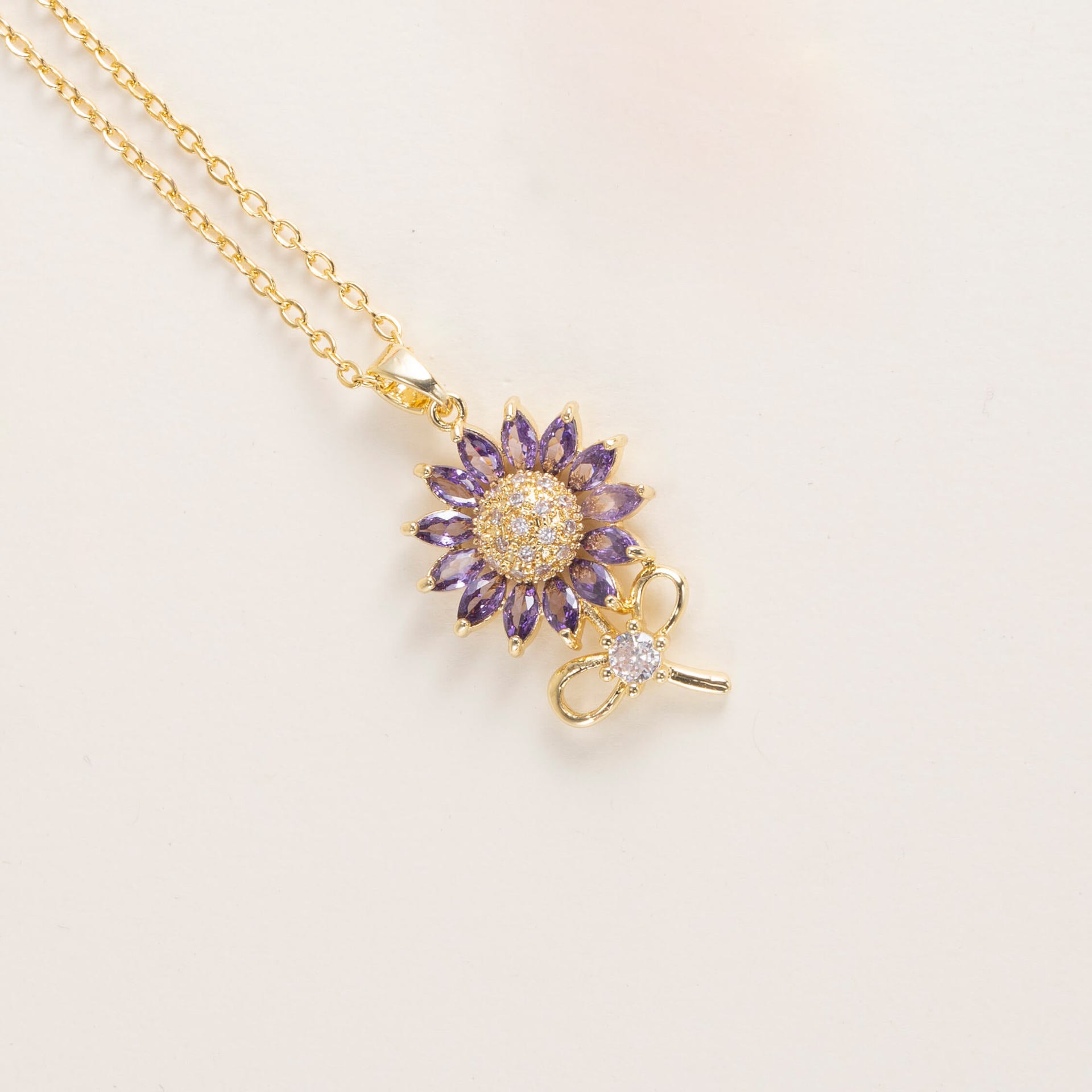 Wholesale Red Sunflower Pendant Sweater Chain Copper Fashion Jewelry Accessory for Women Boutique Resale