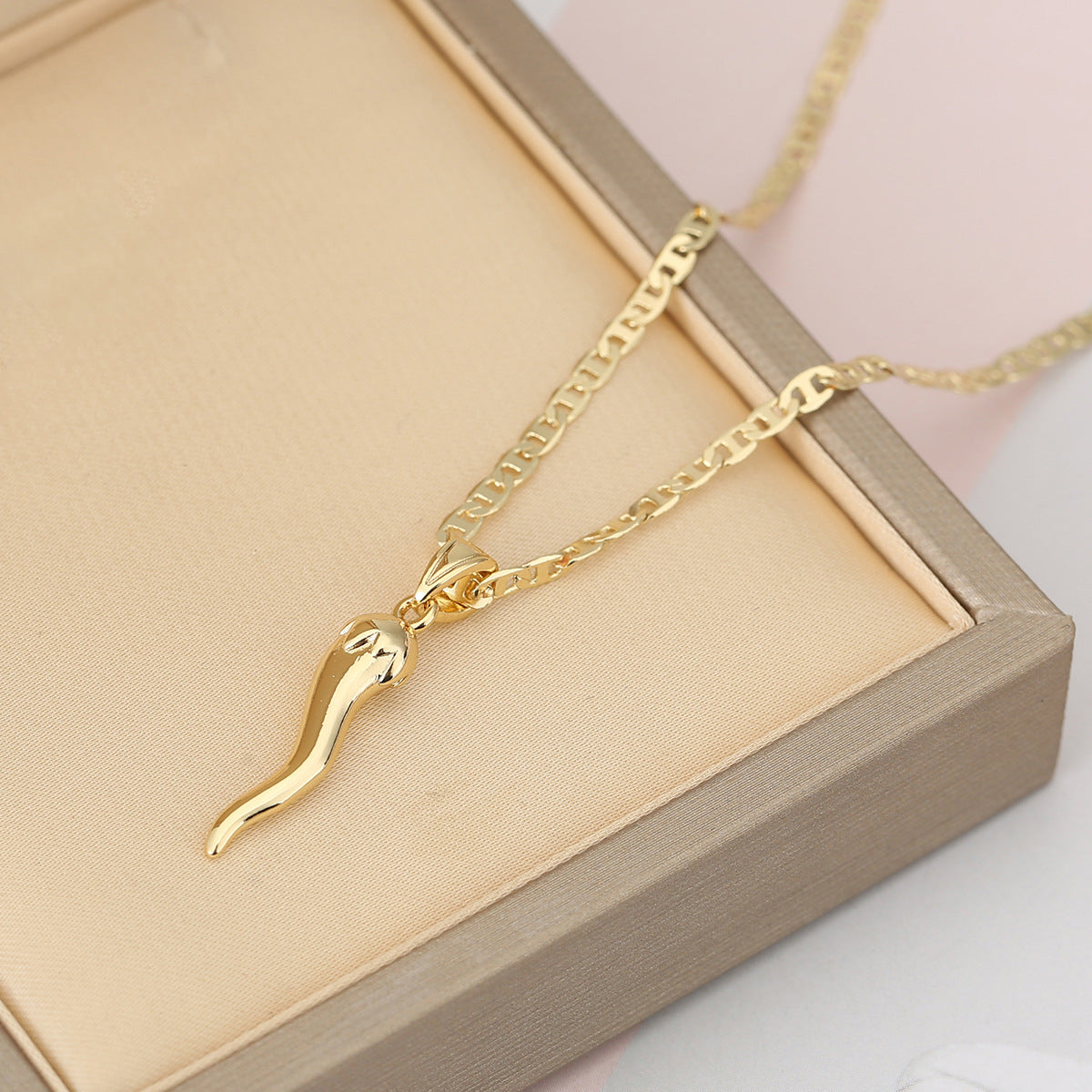 Wholesale  Little Pepper Necklace Pendant  Light Luxury Necklaces