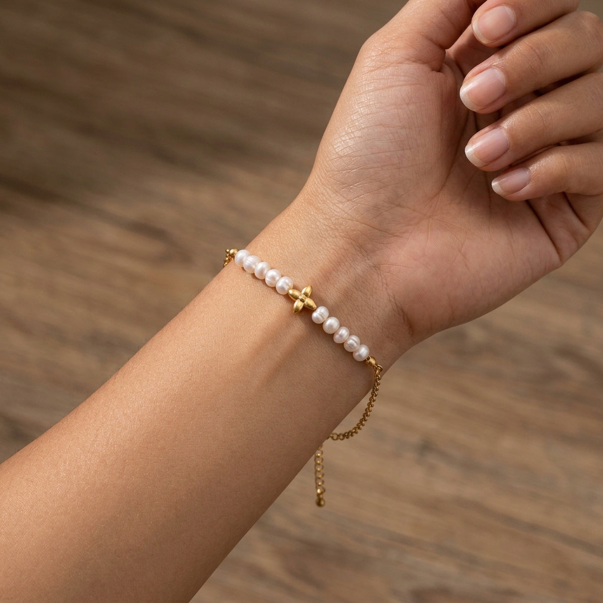 Wholesale Light Luxury Four Leaf Flower Freshwater Pearl Stainless Steel Bracelet Jewelry Accessory