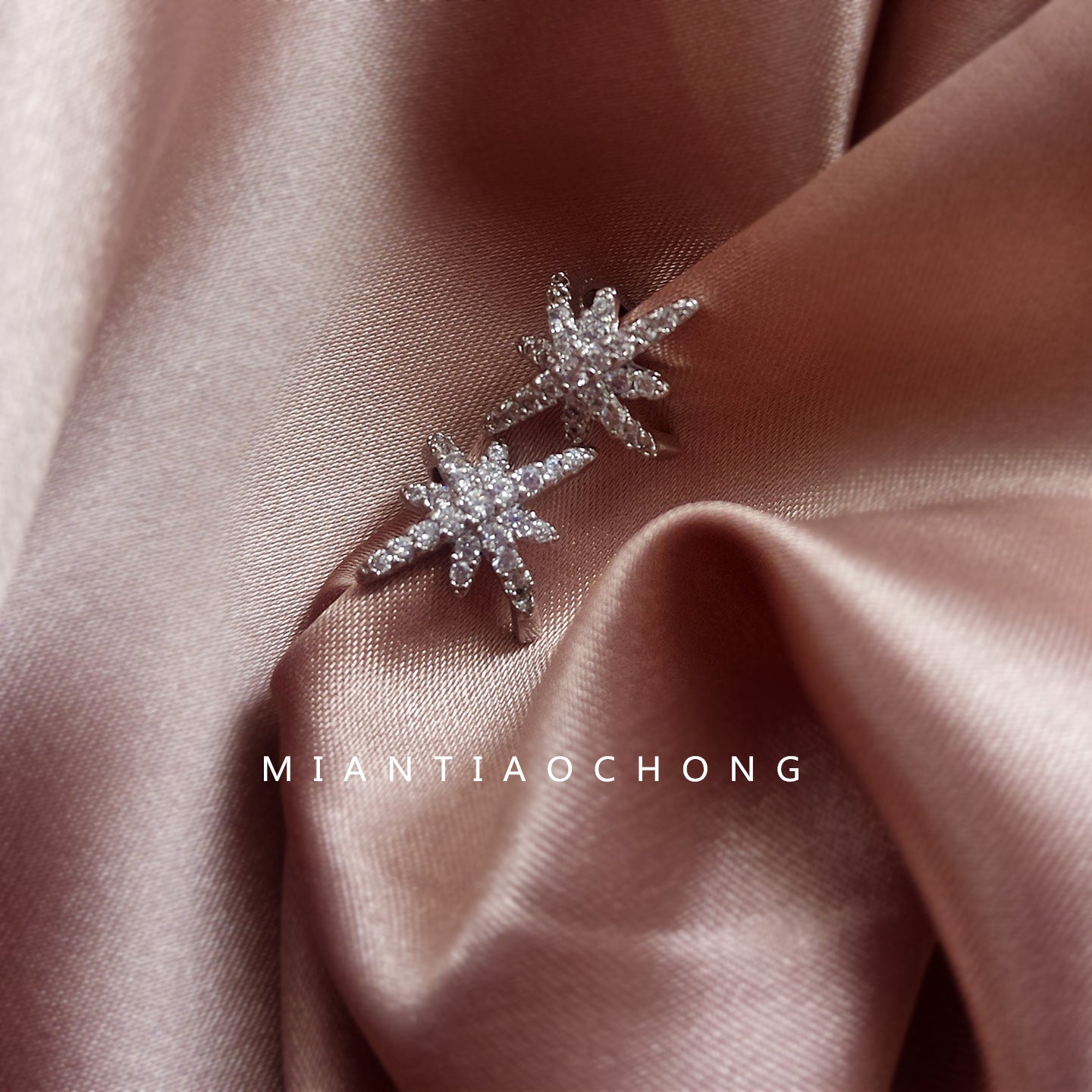 Wholesale Dazzling Six-Pointed Star Ear Cuff - Fashion Accessory for Party Wear &  Boutique Resale