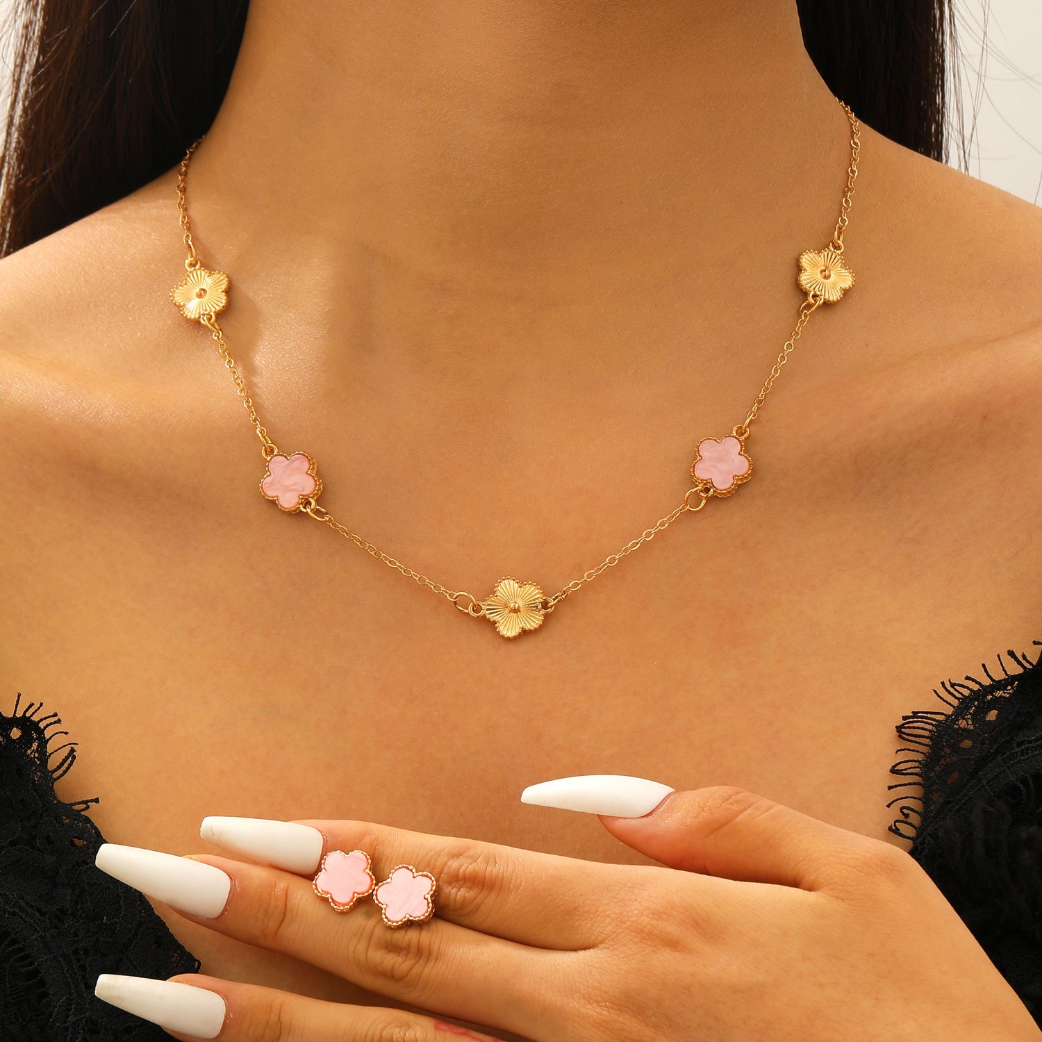 Collana, bracciale e orecchini con quadrifoglio all'ingrosso