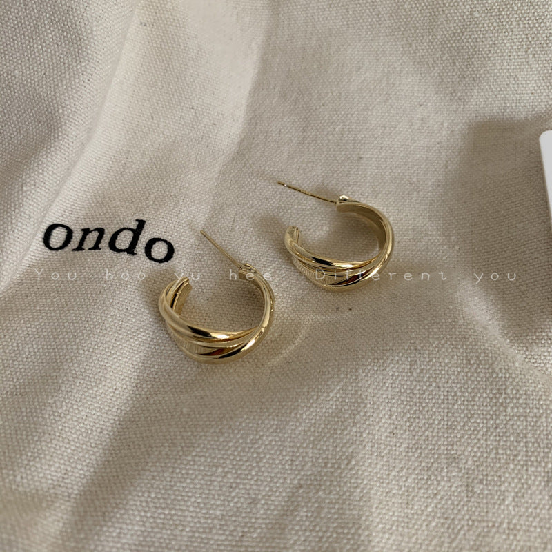 Wholesale Retro Light Luxury Golden c-shaped Earrings