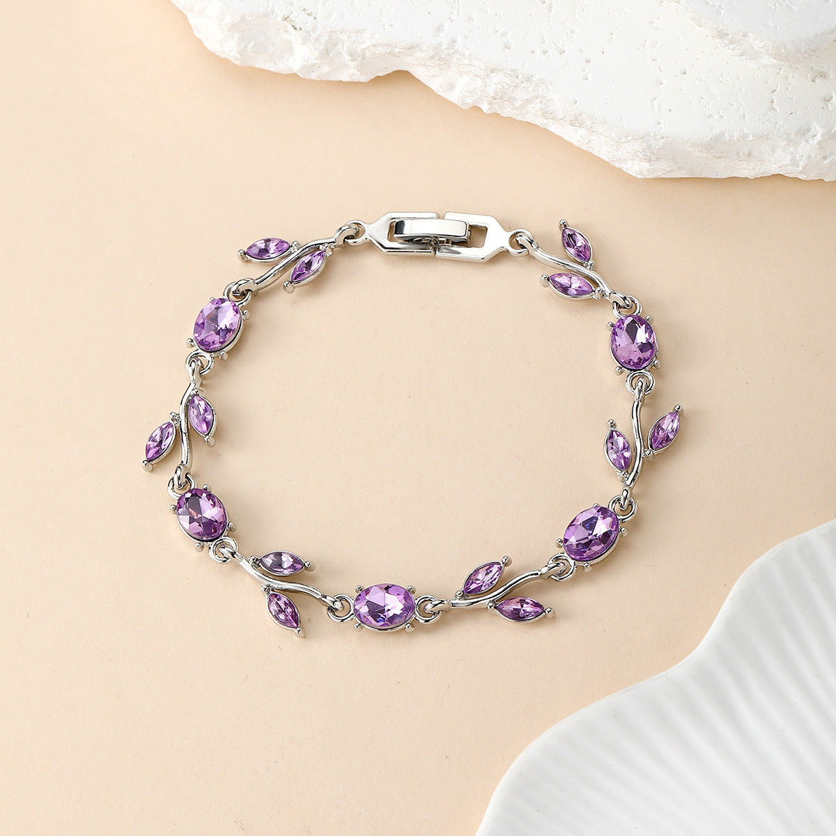 Wholesale Trendy Floral Leaf Bracelet - Zinc Alloy Fashion Accessory for Couples