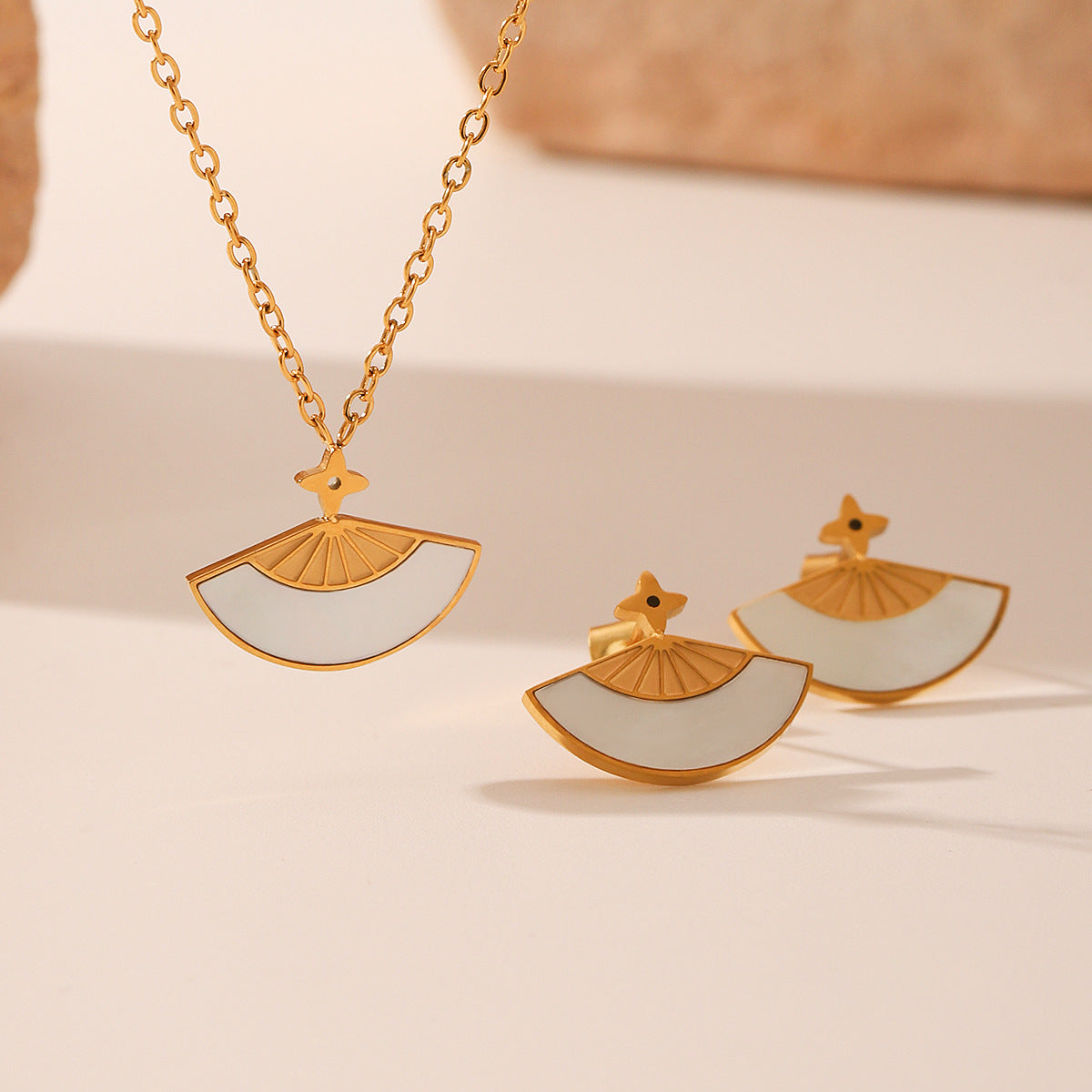 Wholesale  stainless steel jewelry women's non-fading inlaid shell fan pendant necklace earrings combination